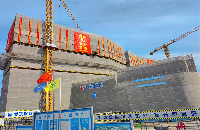 2024年10月30日，尊龙时凯三建上海新华泰医院项目主体封顶。